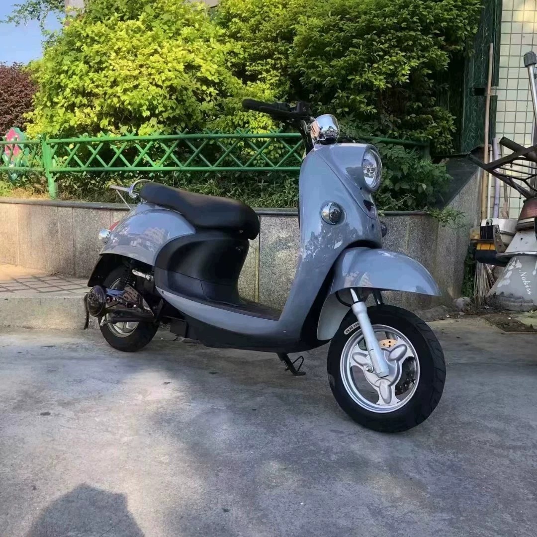 出个人闲置二手电动车，成色9成新，车况很好，续航能到45-55公里，非常适合日常代步。证件齐全，可以放心购买。这辆车才用了不到一年，保养得特别好，骑行体验非常棒